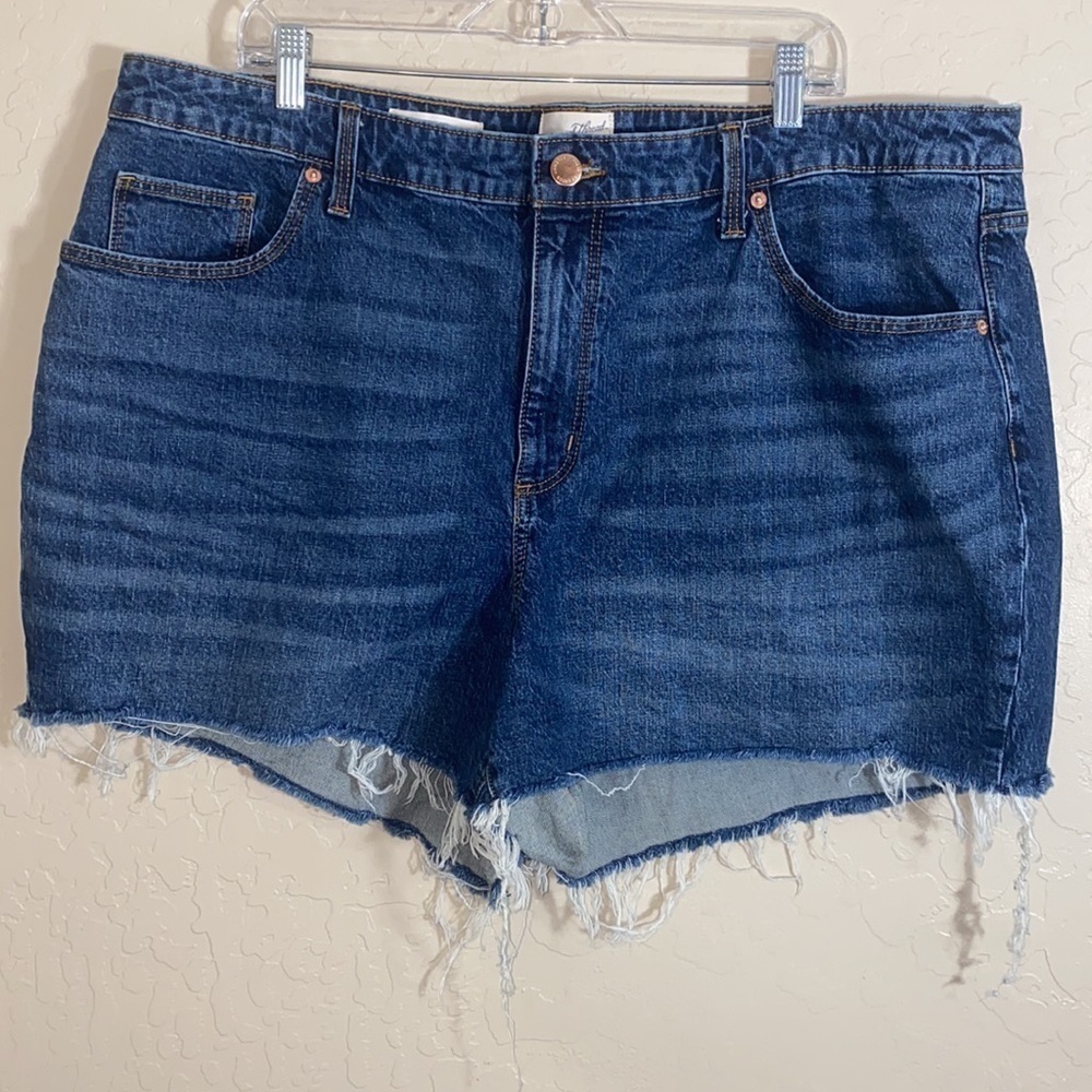 Universal Thread Vintage midi jean shorts. - Picture 5 of 5